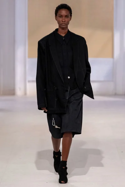 Look 18
